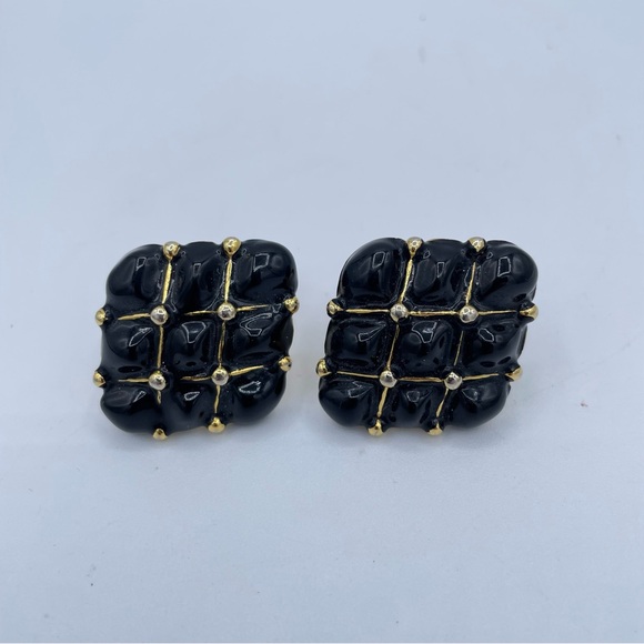 St. John Earrings Gold - Picture 3 of 13